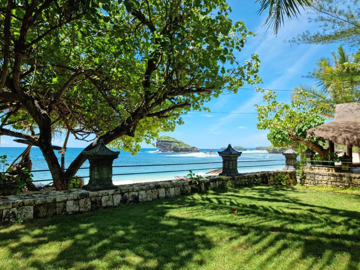 Istana Ombak Eco Resort Pacitan Exterior foto