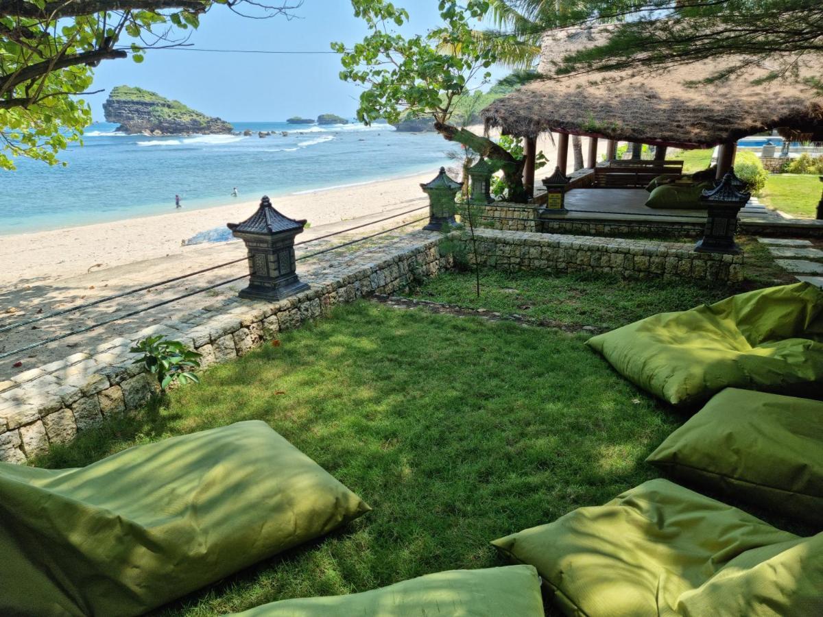 Istana Ombak Eco Resort Pacitan Exterior foto
