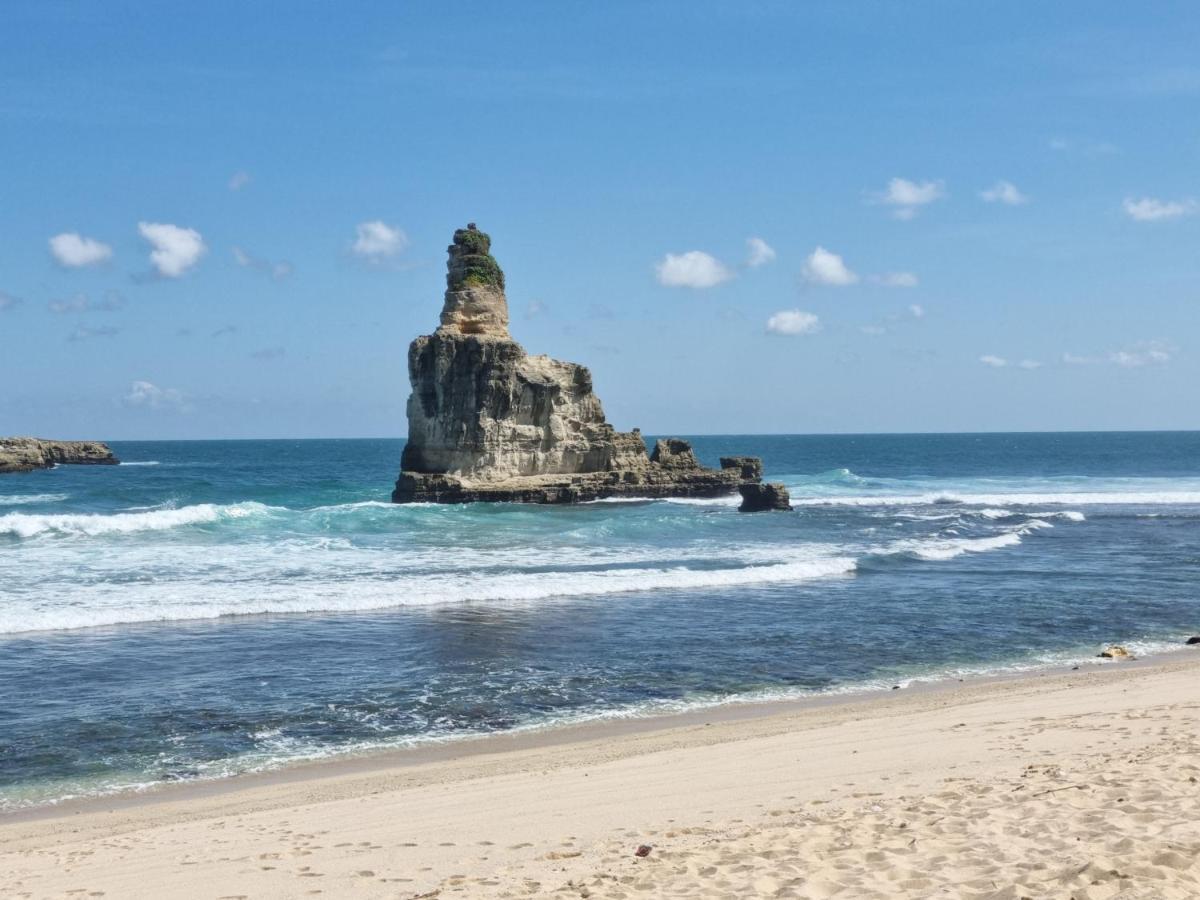 Istana Ombak Eco Resort Pacitan Exterior foto