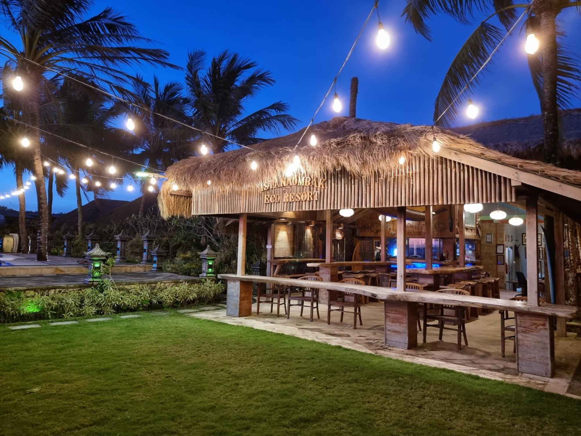 Istana Ombak Eco Resort Pacitan Exterior foto