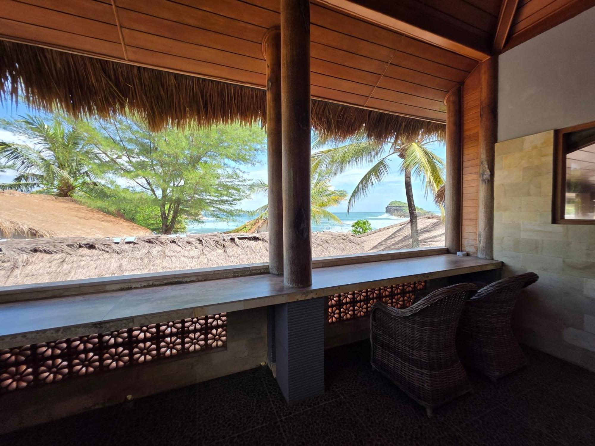 Istana Ombak Eco Resort Pacitan Exterior foto